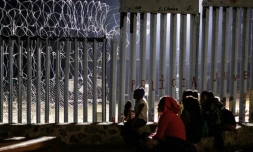 Des migrants guatémaltèques à la frontière américaine en Basse-Californie, dans l'ouest du Mexique, le 9 décembre 2018