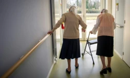 Le gouvernement va débloquer en 2022 "plus de 400 millions d'euros" de financements nouveaux pour l'aide aux personnes âgées