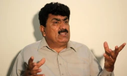 Jamil Afridi, frère aîné du médecin pakistanais Shakeel Afridi qui aida la CIA à localiser Oussama Ben Laden lors d'une interview à l'AFP au Pakistan, le 19 avril 2016