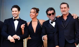 De gauche à droite l'acteur François Civil, l'actrice AdÚle Exarchopoulos, le producteur Alain Attal et le réalisateur Gilles Lellouche, au festival de Cannes, dans les Alpes-Maritimes, le 23 mai 2024