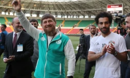 La star de Liverpool et de l'Egypte Mohamed Salah avec le controversé leader tchétchène Ramzan Kadyrov le 10 juin 2018 à Grozny 