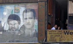 Une affiche montrant le président syrien Bachar al-Assad et le chef du Hezbollah Hassan Nasrallah, à Damas le 7 septembre 2017