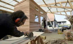 Une "Tiny House" en construction le 15 mars 2016 à Poilley dans le nord de la France