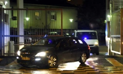 Un convoi de police à la sortie de l'hôtel de police où quatre suspects d'un projet d'attentat, sont entendus, le 11 février 2017 à Montpellier