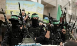 Des membres du groupe islamiste palestinien Hamas aux funérailles d'un de leurs camarades, à Deir al-Balah, à Gaza, le 06 mai 2018 
