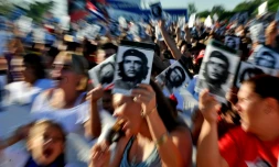 Des Cubains lors des 50 ans de la mort du guérillero argentin Ernesto "Che" Guevara, le 8 octobre 2017 à Cuba