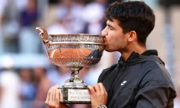 L'Espagnol Carlos Alcaraz vainqueur de Roland-Garros contre l'Allemand Alexander Zverev en finale, le 9 juin 2024 à Paris