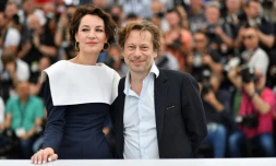 L'actrice Jeanne Balibar (g) et le metteur en scÚne Mathieu Amalric, au festival de Cannes pour la présentation du film "Barbara", le 18 mai 2017
