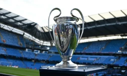 Le trophée de la Ligue des champions, exposé avant la demi-finale aller de Ligue des champions entre Manchester City et le Real Madrid, le 26 avril 2022 à Manchester