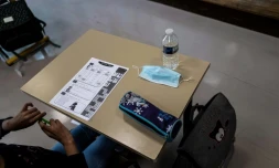 Table d'écolier le 14 mai 2020 à Lyon pendant la pandémie de Covid-19