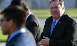 Le secrétaire d'Etat américain Mike Pompeo, le 9 mai 2019 à l'aéroport de Stansted, au nord de Londres