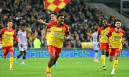 L'attaquant lensois Loïs Openda (c) auteur d'un doublé contre Monaco, le 22 avril 2023 au stade Bollaert