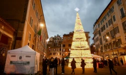 Queue devant un centre de dépistage à Rome, le 23 décembre 2021