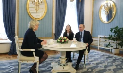 Le président russe, Vladimir Poutine, et la candidate à l'élection présidentielle française pour le Front national (FN), Marine Le Pen, au Kremlin à Moscou le 24 mars 2017