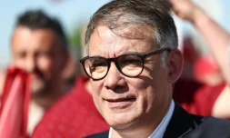 Le premier secrétaire du parti socialiste Olivier Faure, dans une manifestation pour la fête du travail à Dunkerque, le 1er mai 2025