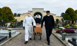 Funerailles sans public au cimetière de Grassobbio, le 23 mars 2020