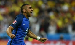 L'attaquant Dimitri Payet exulte après avoir inscrit le but de la victoire pour la France face à la Roumanie lors de l'Euro au Stade de France, le 10 juin 2016