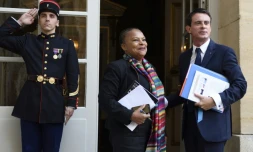 Le Premier ministre Manuel Valls et la garde des Sceaux Christiane Taubira arrive à une réunion sur la sécurité routière à l'Hôtel Matignon le 2 octobre 2015