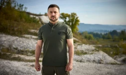 Le président ukrainien Volodymyr Zelensky s'adressant à ses compatriotes dans un message diffusé le 24 août 2024 