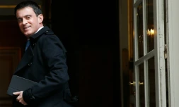 Le Premier ministre Manuel Valls, à son arrivée à la rencontre avec les organisations étudiantes et lycéennes, à l'HÎtel Matignon à Paris le 11 mars 2016