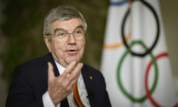 Le président du CIO, Thomas Bach, s'exprime lors d'une interview avec l'AFP avant les Jeux Olympiques de Paris 2024, au siÚge du CIO à Lausanne, le 26 avril 2024