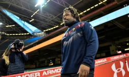 Le capitiane du XV de France Mathieu Bastareaud arrive au Millenium stadium de Cardiff, avant le match de clôture du Tournoi des six Nations face au pays de Galles, le 16 mars 2018