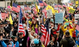 Une manifestation pour la réouverture économique le 30 avril 2020 à Lansing (Michigan)