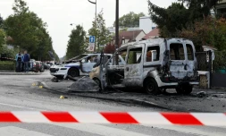 Deux véhicules de police brûlés le 8 octobre 2016 à Viry-Châtillon, où des policiers qui patrouillaient ont été attaqués avec des cocktails Molotov 