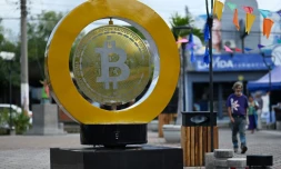 Un monument au bitcoin sur la Place Bitcoin Ă San Salvador, le 4 septembre 2024