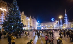 Sapin de Noël et illumination place Ban Jelacic le 13 décembre 2015 à Zagreb