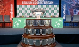 Le trophée de la Coupe Davis, exposé le 26 novembre 2015 à Gand, en Belgique