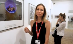 La photographe française Véronique de Viguerie, couronnée pour sa couverture de la guerre au Yémen du prix le plus prestigieux du festival international de photojournalisme, Visa pour l'image, le 6 septembre 2018 à Perpignan