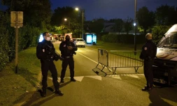 Des policiers près du lieu où le meurtrier présumé d'un enseignant a été abattu, à Eragny, le 16 octobre 2020 dans le Val-d'Oise