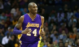 La star des Los Angeles Lakers, Kobe Bryant, lors du match de NBA contre les Charlotte Hornets, le 28 décembre 2015 à Charlotte (Caroline du nord)