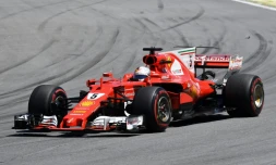 Sebastian Vettel au volant de sa Ferrari, en route vers la victoire au GP du Brésil à Interlagos, le 12 novembere 2017