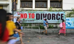 Une bannière "non au divorce" devant l'église Quiapo à Manille, le 29 août 2024