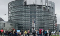 Des visiteurs devant le Parlement européen à Strasbourg le 19 mai 2019