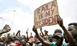 Des partisans de Raila Odinga l'écoutent dans un rassemblement à Nairobi le 18 octobre 2017