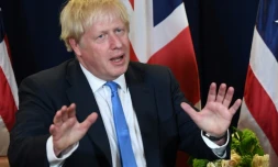 Boris Johnson rĂ©agit devant les mĂ©dias aprĂšs la dĂ©cision de la Cour suprĂȘme, le 24 septembre au siĂšge des Nations unies, Ă New York.