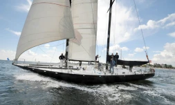 Les anciens équipiers d'Eric Tabarly, le 17 mai 2008, à bord du Pen Duick II à Lorient