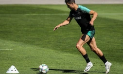 La star du foot portugais Cristiano Ronaldo lors d'une séance d'entraßnement de la sélection portugaise à Oeiras, prÚs de Lisbonne, le 29 mai 2019