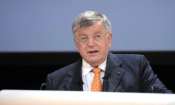 L'ex dirigeant de France Télécom, Didier Lombard, fait un discours à Paris le 9 juin 2010