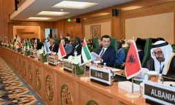 Des diplomates assistent à une session extraordinaire du Conseil des ministres des affaires étrangères des États membres de l'Organisation de la coopération islamique (OCI) à Djeddah, le 7 mars 2025 en Arabie saoudite