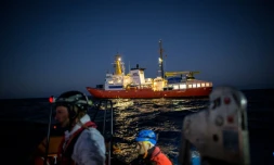 L'Aquarius le 26 décembre 2017 lors d'une opération de sauvetage en Méditerranée