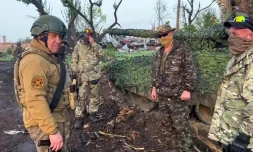 Cette capture d’une vidéo diffusée le 25 mai 2023 sur le compte Telegram du service de presse de Concord, une société liée au chef du groupe mercenaire russe Wagner, Evguéni Prigojine, montre Evguéni Prigojine s'entretenant avec ses combattants à Bakhmout