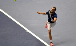 Adrian Mannarino face au Néerlandais Robin Haase lors du 1er tour de la Coupe Davis, à Albertville, le 4 février 2018