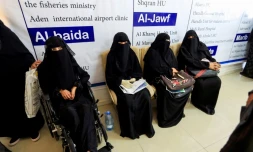 Des malades yéménites attendent au ministère de la Santé à Sanaa d'être évcacuées à l'étranger pour être soignées, le 18 septembre 2018