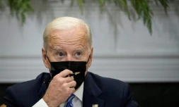 Le président américain Joe Biden lors d'une réunion sur le Covid-19 à la Maison Blanche, à Washington, le 16 décembre 2021