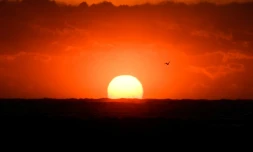 Scruté depuis Galilée, le Soleil n'en reste pas moins un astre mystérieux: de nombreux phénomènes physiques qui s'y déroulent, comme les tempêtes solaires, intriguent toujours les scientifiques