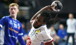 L'arriĂšre gauche Jean-Jacques Acquevillo face Ă l'Islande lors du Mondial de handball, le 22 janvier 2021 au Caire